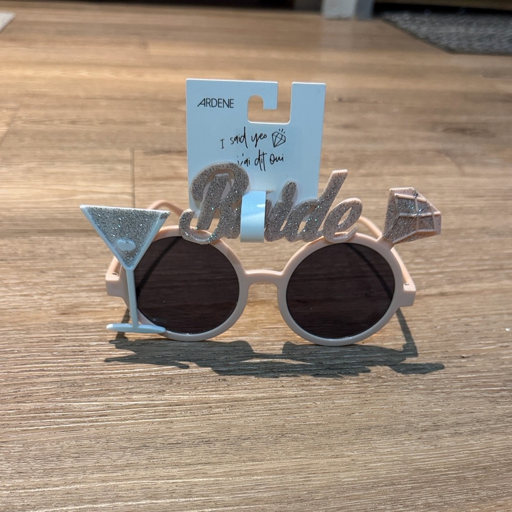 Ardene Bride Novelty Sunglasses in Blush Pink with Glitter Accents